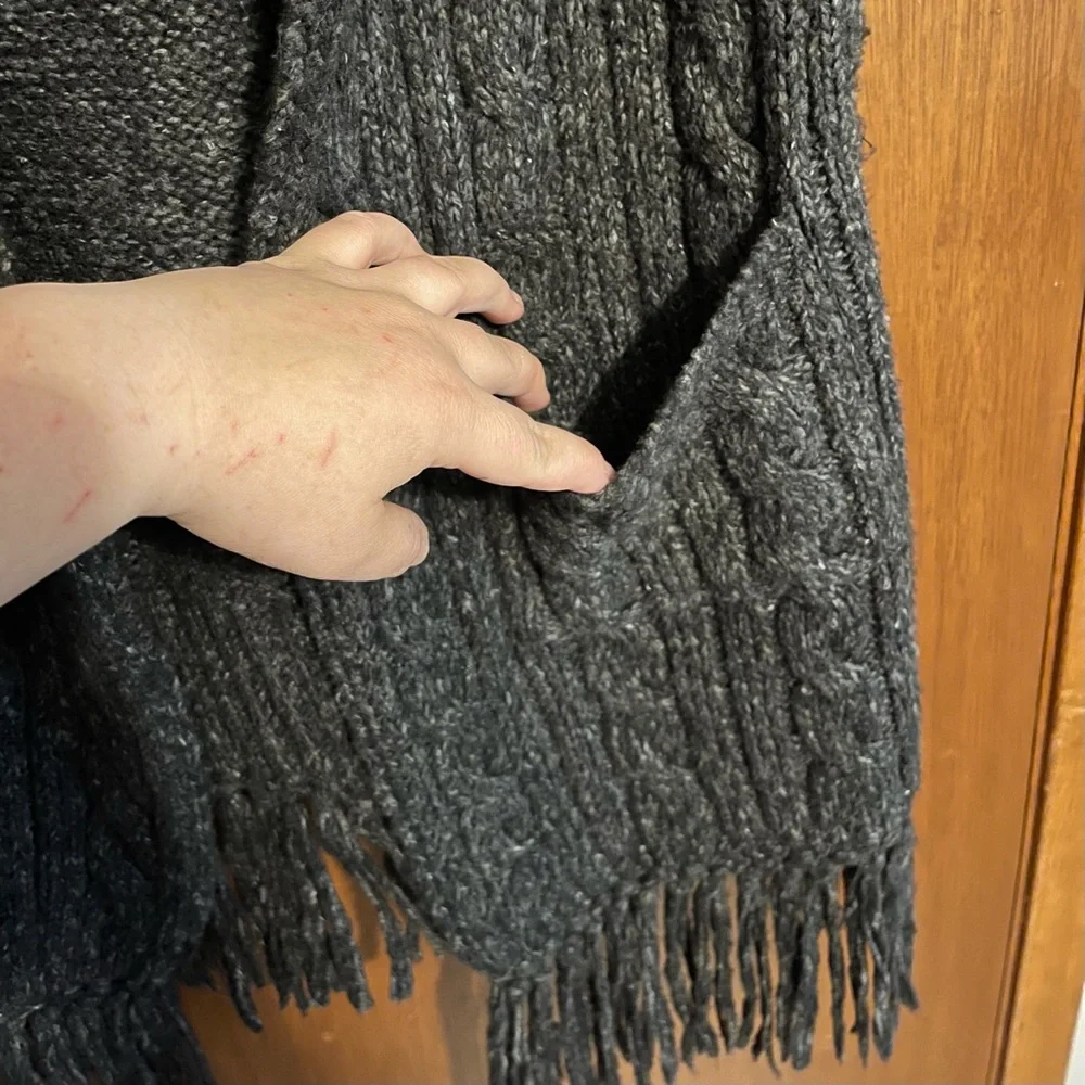 CAbi Gray Fringe Thick Knit Sweater Open Cardigan Vest Size Small - Picture 4 of 7